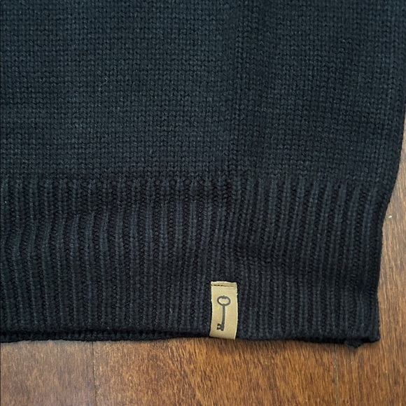 Key Street Black Crewneck Sweater with Bold Lettering, Size Small, NWT - Picture 6 of 12